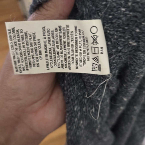 Columbia Men's Gray Sweater with Tan and Green Stripes - Picture 2 of 9